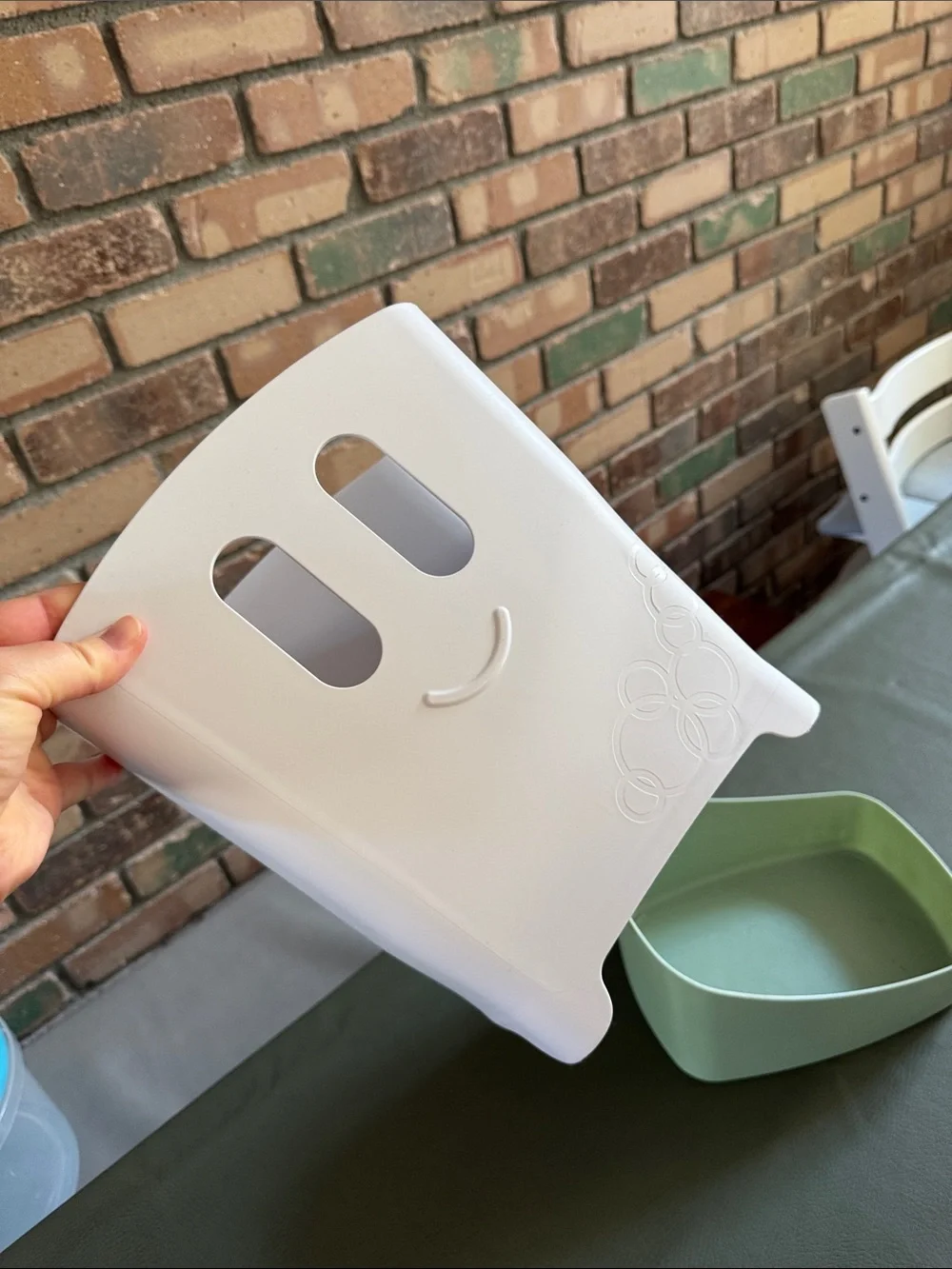 Smiley White & Sage Green Plastic bath toy Organizer